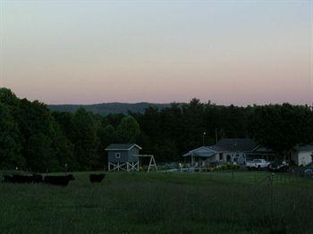Wolf Creek Farm And Motorcycle Manor At Wolf Creek Farm, Llc Frühstückspension